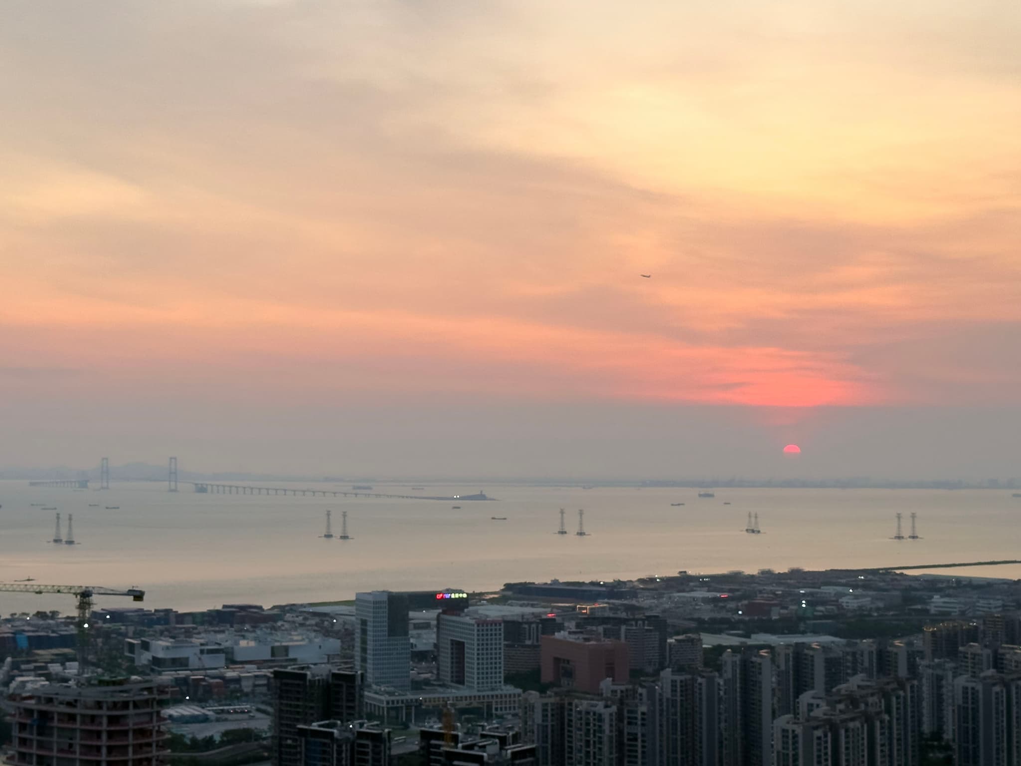 前海落日