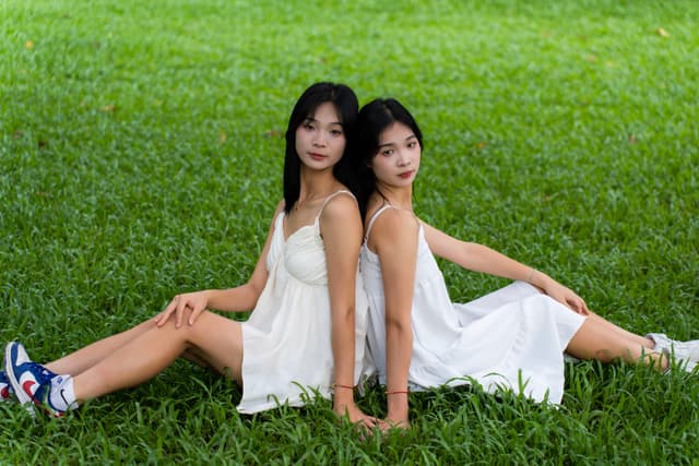 双胞胎姐妹